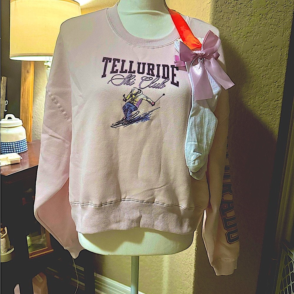 NWT Telluride soft lavender sweatshirt with matching socks SZ M